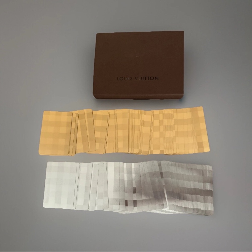 LOUIS VUITTON SUPER RARE SILVER AND GOLD VIP PLAYING CARDS. OPENED BUT NOT USED. - Picture 4 of 6
